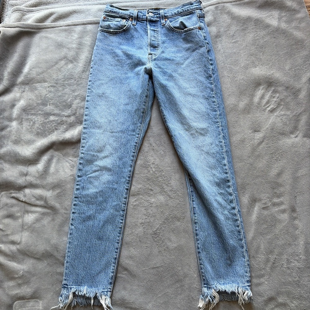 Levi's 501 Short Skinny Medium Wash Denim Jeans Button Fly Size 27 x 28 Raw Hem